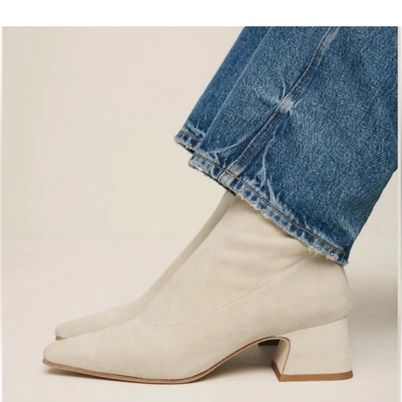 Reformation Suede Remington Stretch Ankle Boots in Fawn - NWT - Picture 3 of 9